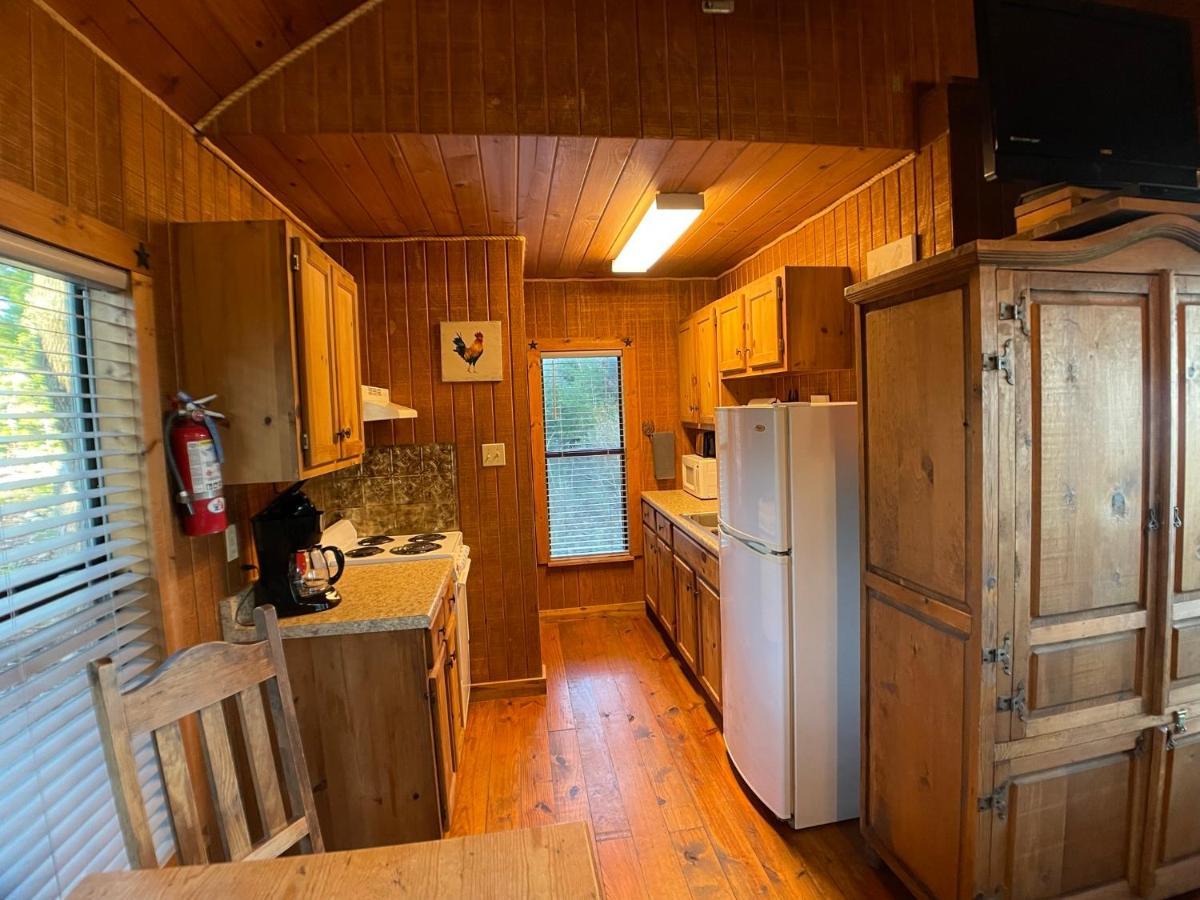 Walnut Canyon Cabins Fredericksburg Exterior photo
